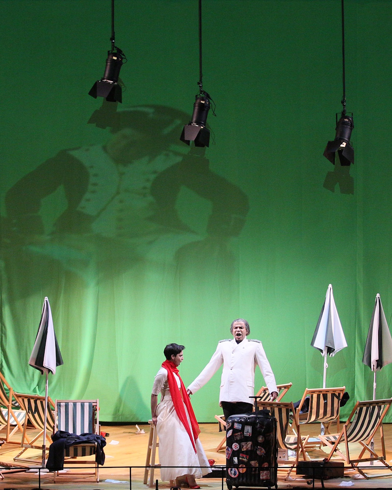 на фото: сцена из оперы 