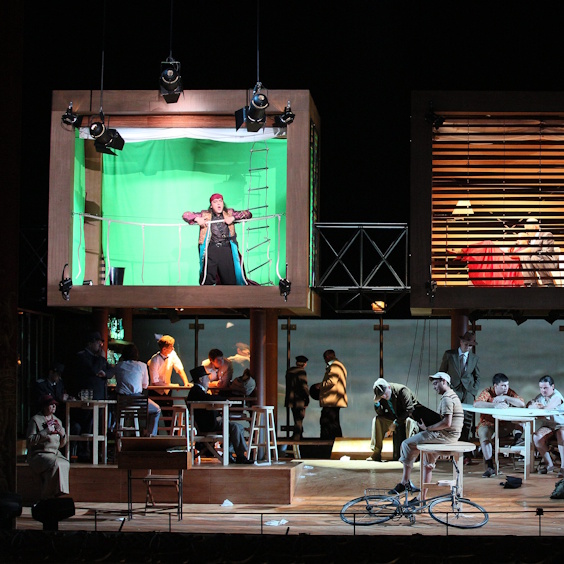 на фото: сцена из оперы 