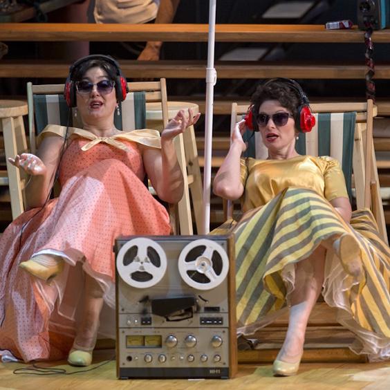 на фото: сцена из оперы 