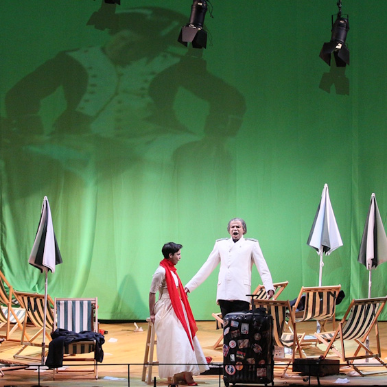 на фото: сцена из оперы 