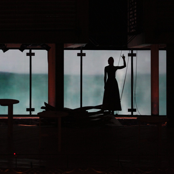 на фото: сцена из оперы 