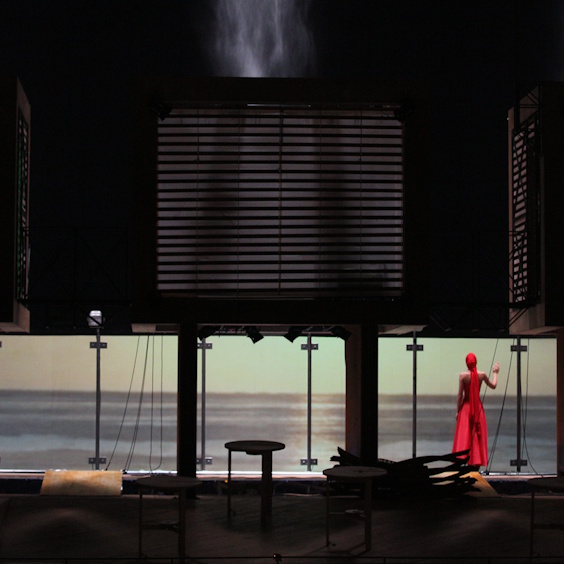 на фото: сцена из оперы 