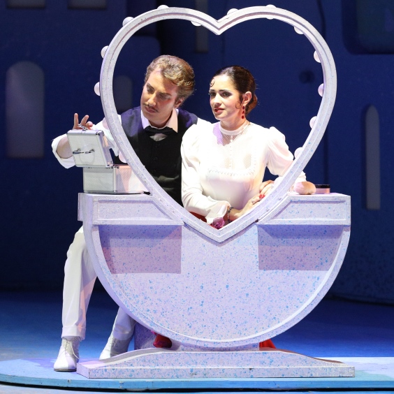 Продажа абонементов в кассе театра